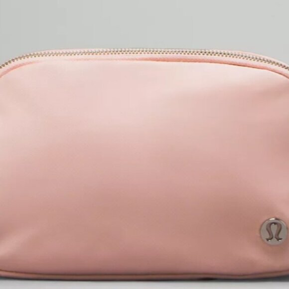 Lululemon belt bag - Picture 4 of 8